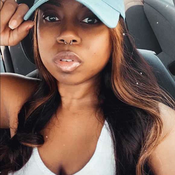 Meet your Posher, Nadia - Picture 1 of 1